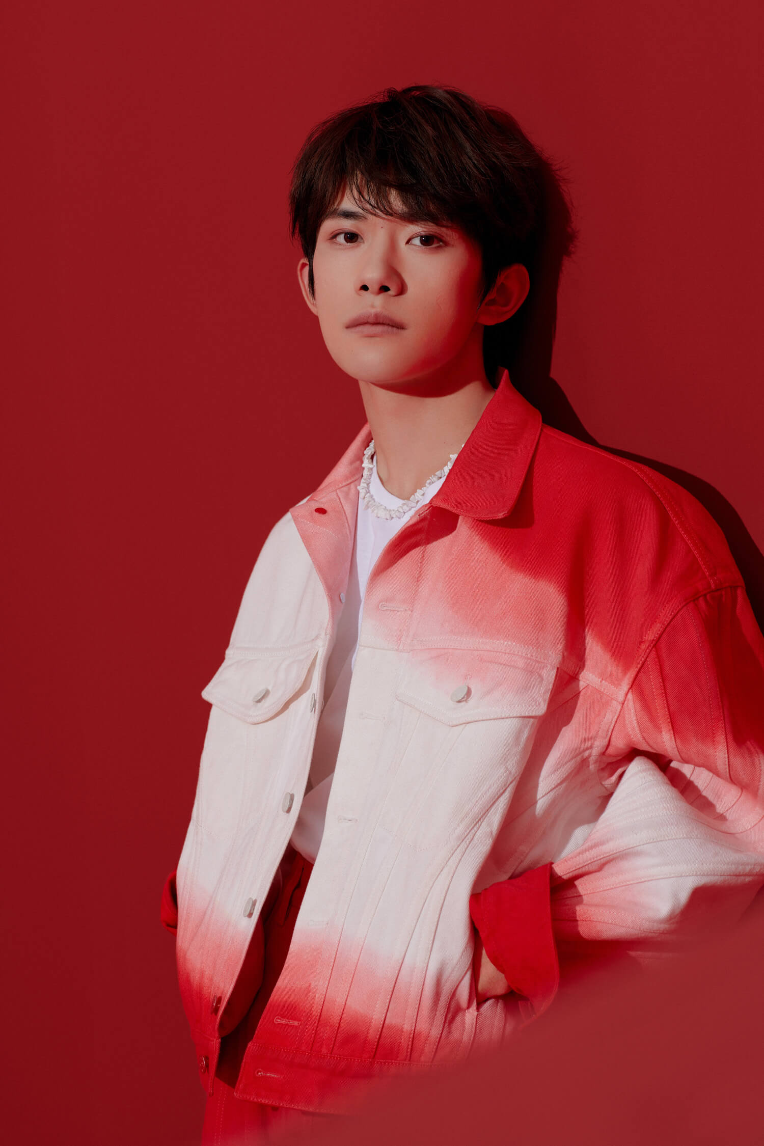 Jackson Yee in red and white Mugler suit